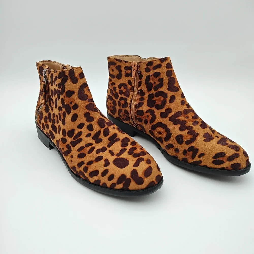 Time and Tru Leopard Print Ankle Booties Sz 10 Faux Suede Side Zip Chelsea Boots